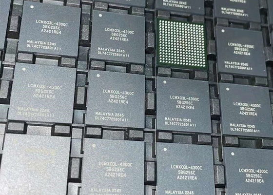 Πεδίο Προγραμματισμένη Πύλη Μαρί LCMXO3L-4300C-5BG256C 4320LUTs MachXO3 Προγραμματισμένη Λογική IC CSFBGA-256
