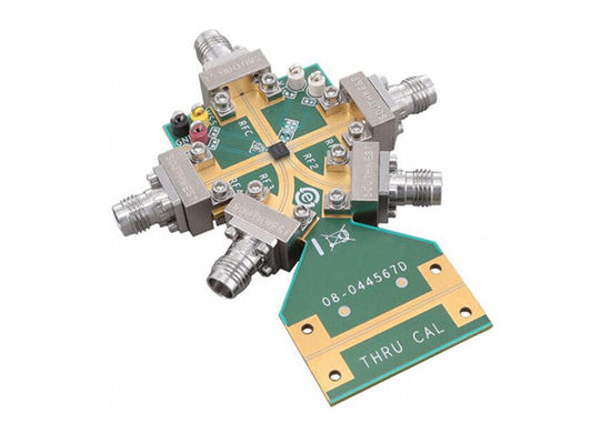 ADRF5046-EVALZ Ενσωματωμένες λύσεις ADRF5046 SP4T Διοικητικό συμβούλιο αξιολόγησης διακόπτη